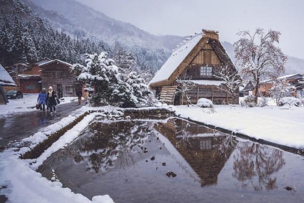 Ngôi làng Shirakawa-go địa điểm nổi tiếng du lịch Nhật Bản mùa đông
