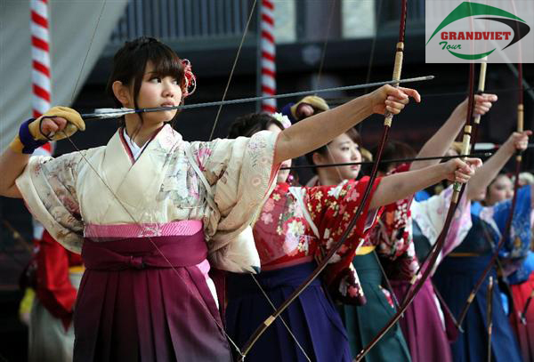 Lễ hội Ohmato Taikai dành cho các nữ cung thủ 20 tuổi