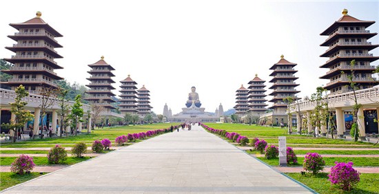 Toàn bộ khung cảnh khu du lịch Núi Phật Quang