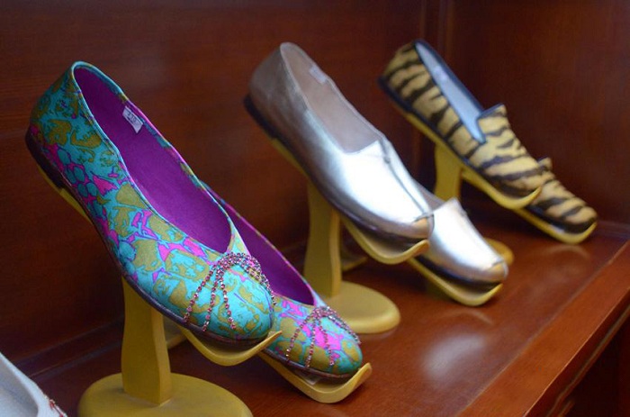 Giày được bày bán trong Cửa hàng giày Neiliansheng