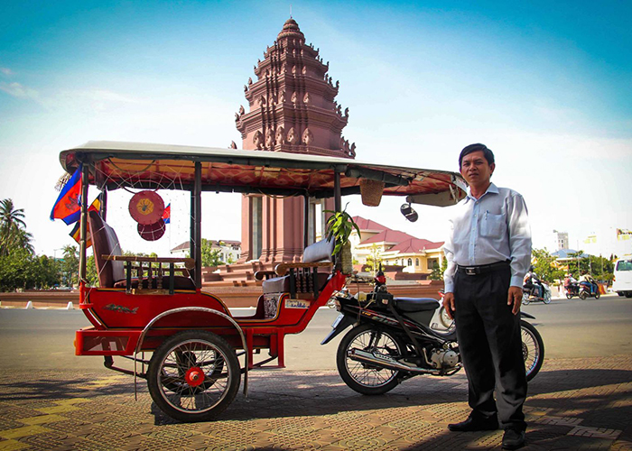 Xe tuk tuk - phương tiện di chuyển quen thuộc tại Campuchia